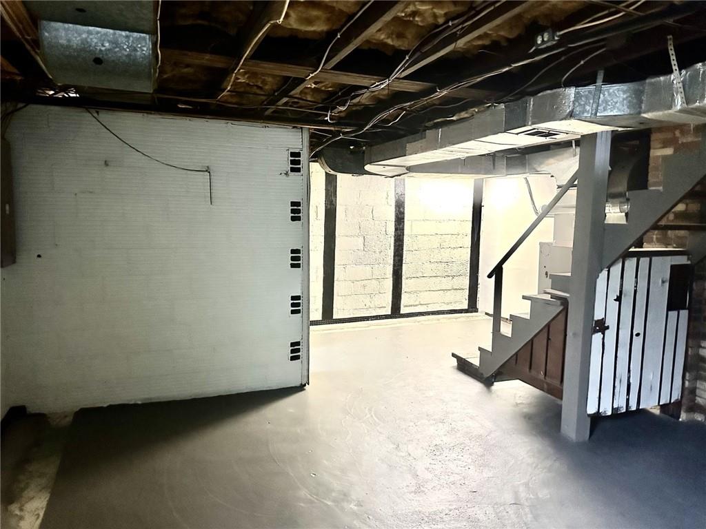 373 Goldsmith Road Pittsburgh, PA 15237 - Photo 31 of 40 a view of an empty room with a window