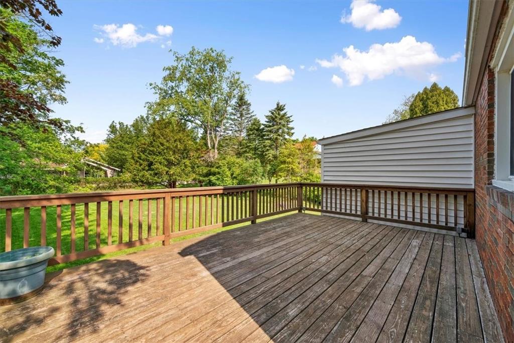 373 Goldsmith Road Pittsburgh, PA 15237 - Photo 32 of 40 a view of balcony with wooden floor