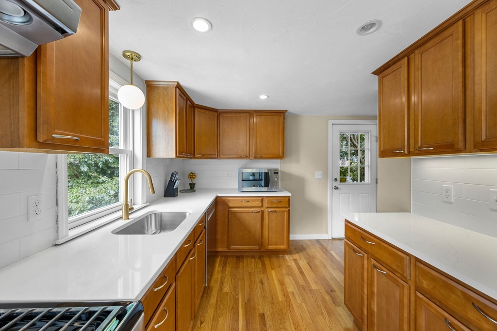 33 Lakefield Road Yarmouth, MA 02664 - Photo 9 of 33 Gallery Image 9