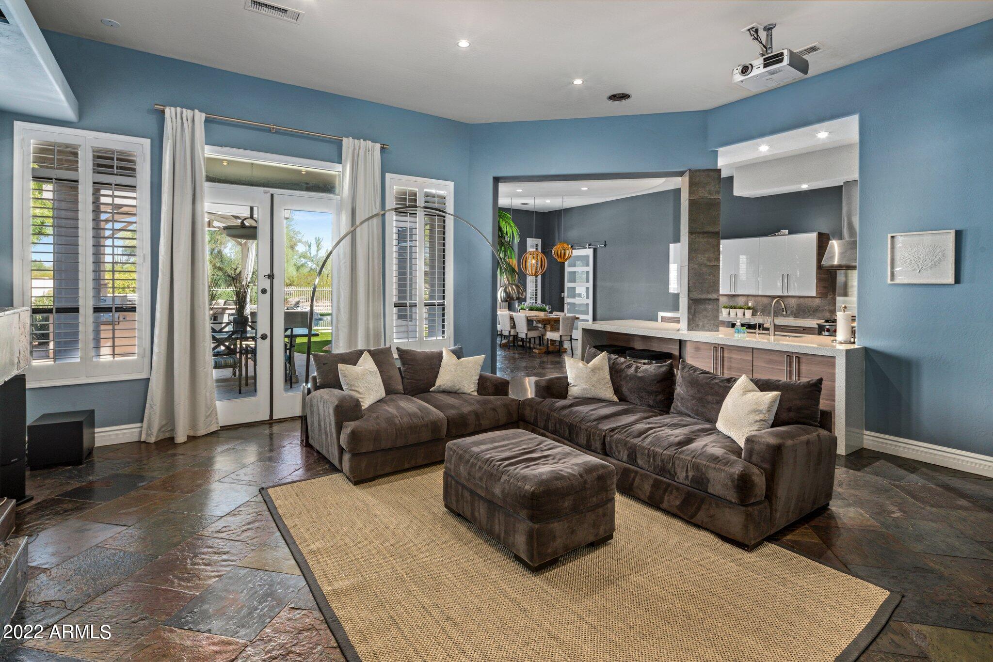 5222 East Hashknife Road Phoenix, AZ 85054 - Photo 17 of 52 Family Room