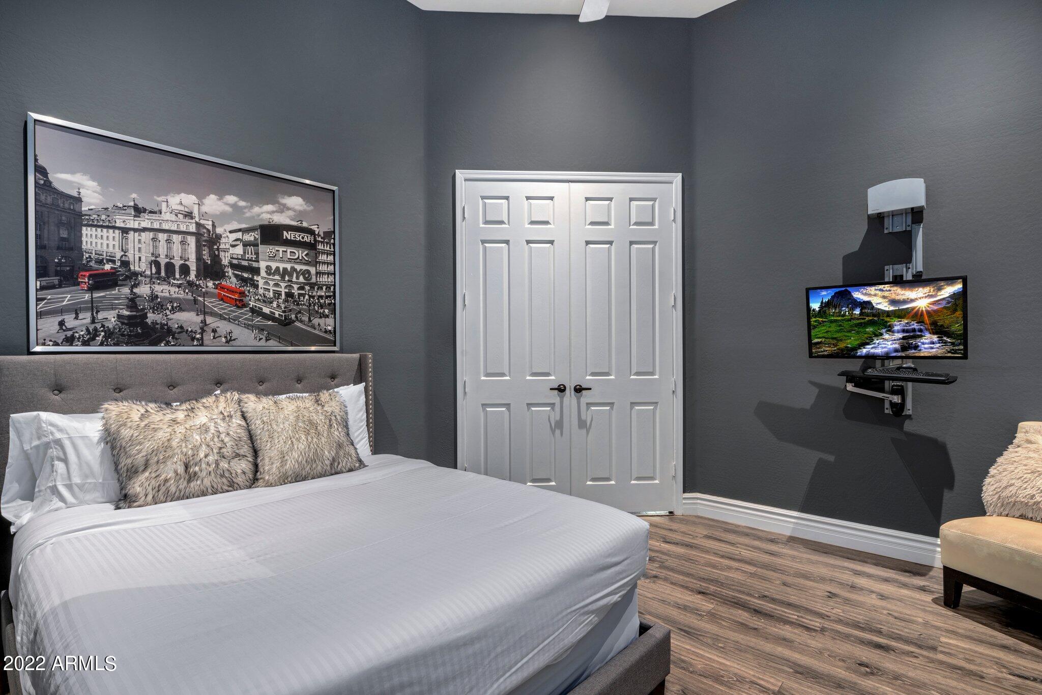 5222 East Hashknife Road Phoenix, AZ 85054 - Photo 33 of 52 Guest Room 1 with Queen