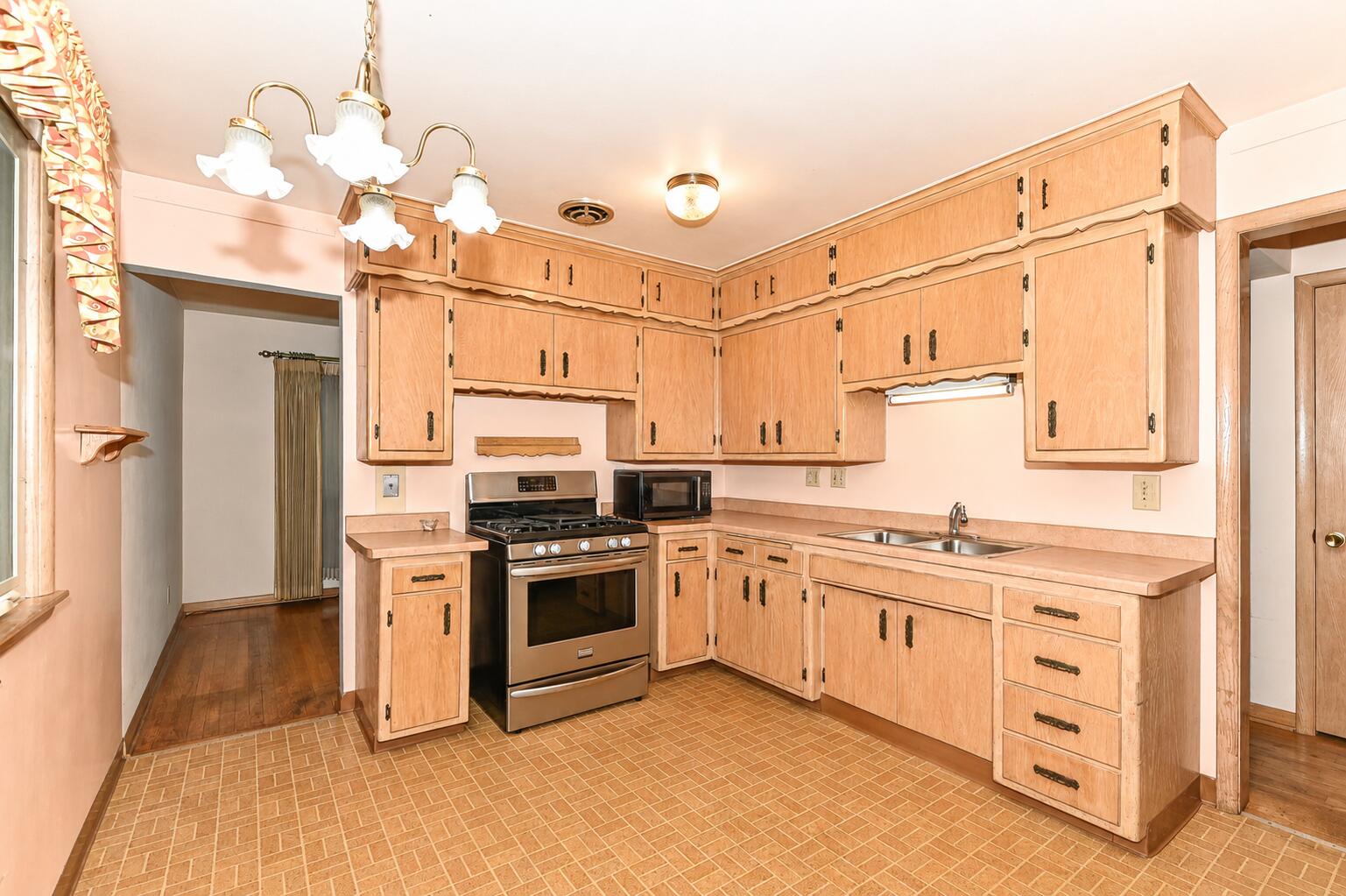2815 Ohio Street Racine, WI 53405 - Photo 7 of 21 Virtually Staged/Edited