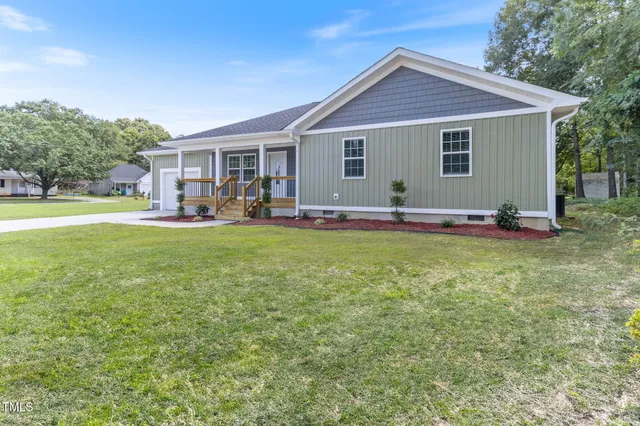 a picture of a wall with a white and white photo