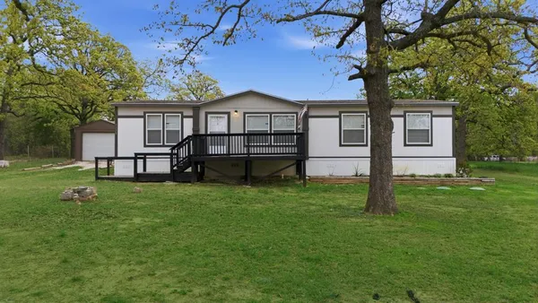 a view of a house with a backyard