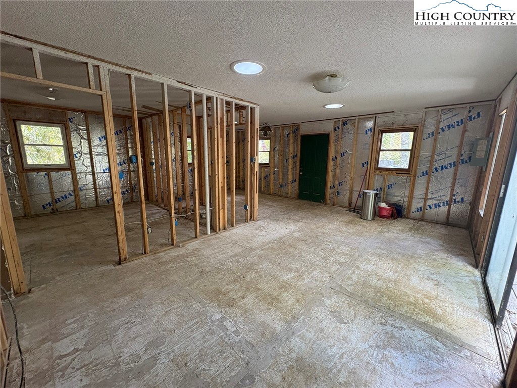 254 River Road Newland, NC 28657 - Photo 16 of 17