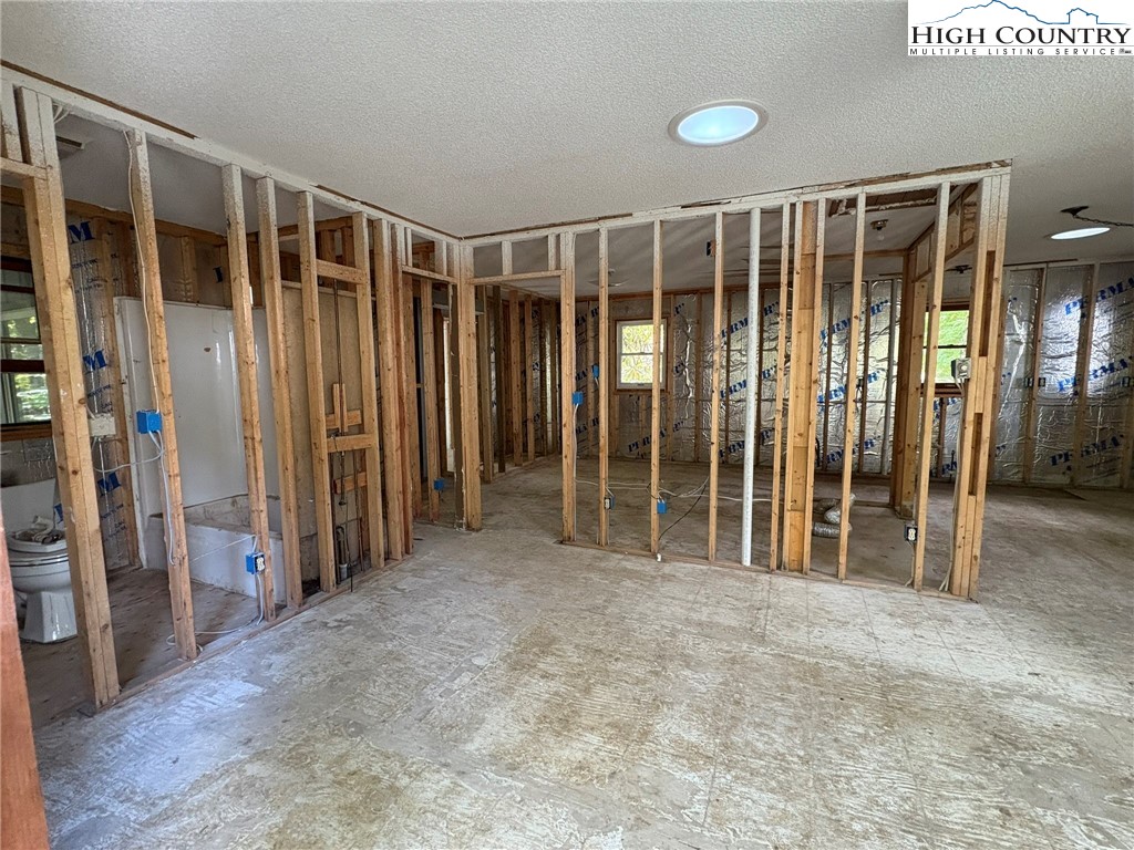 254 River Road Newland, NC 28657 - Photo 4 of 17