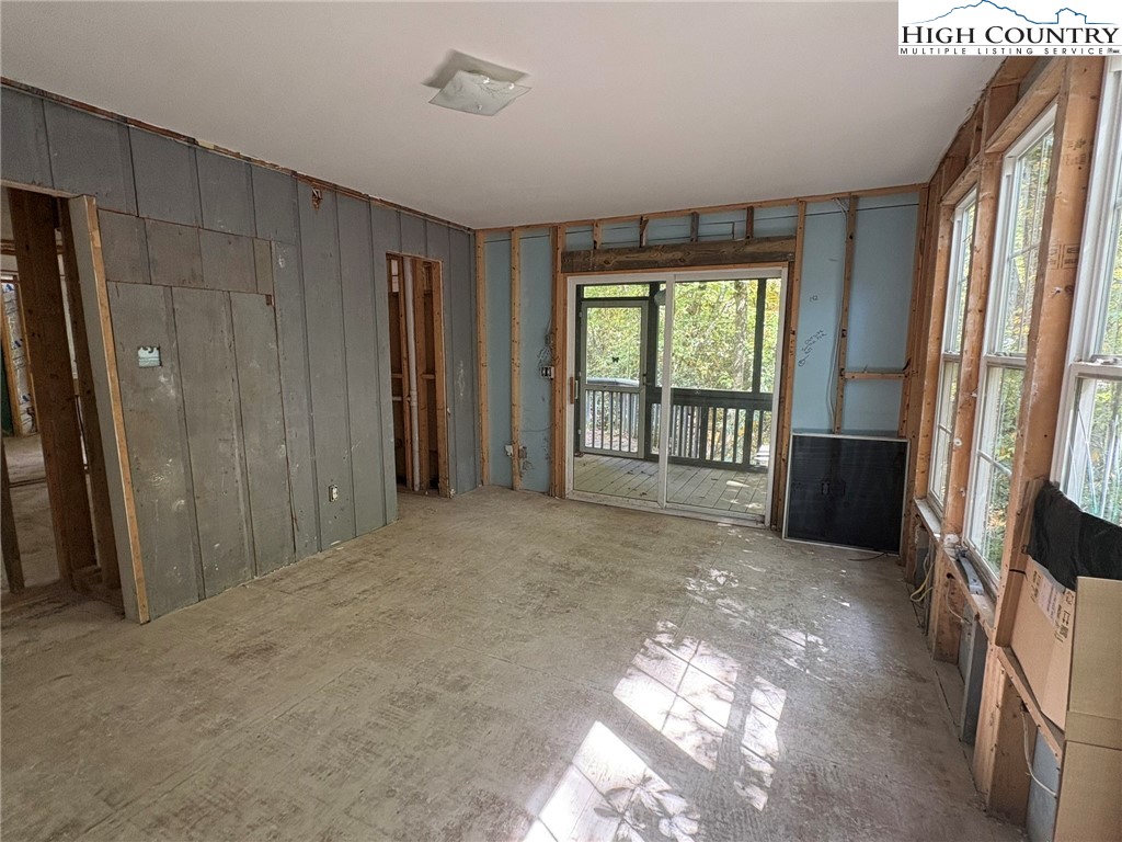 254 River Road Newland, NC 28657 - Photo 7 of 17