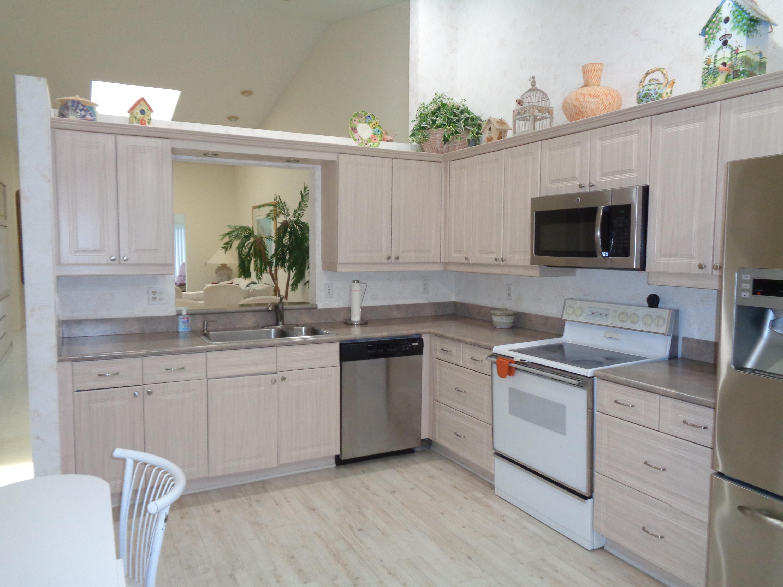 8159 Springlake Drive, Unit A Boca Raton, FL 33496 - Photo 4 of 44 Kitchen