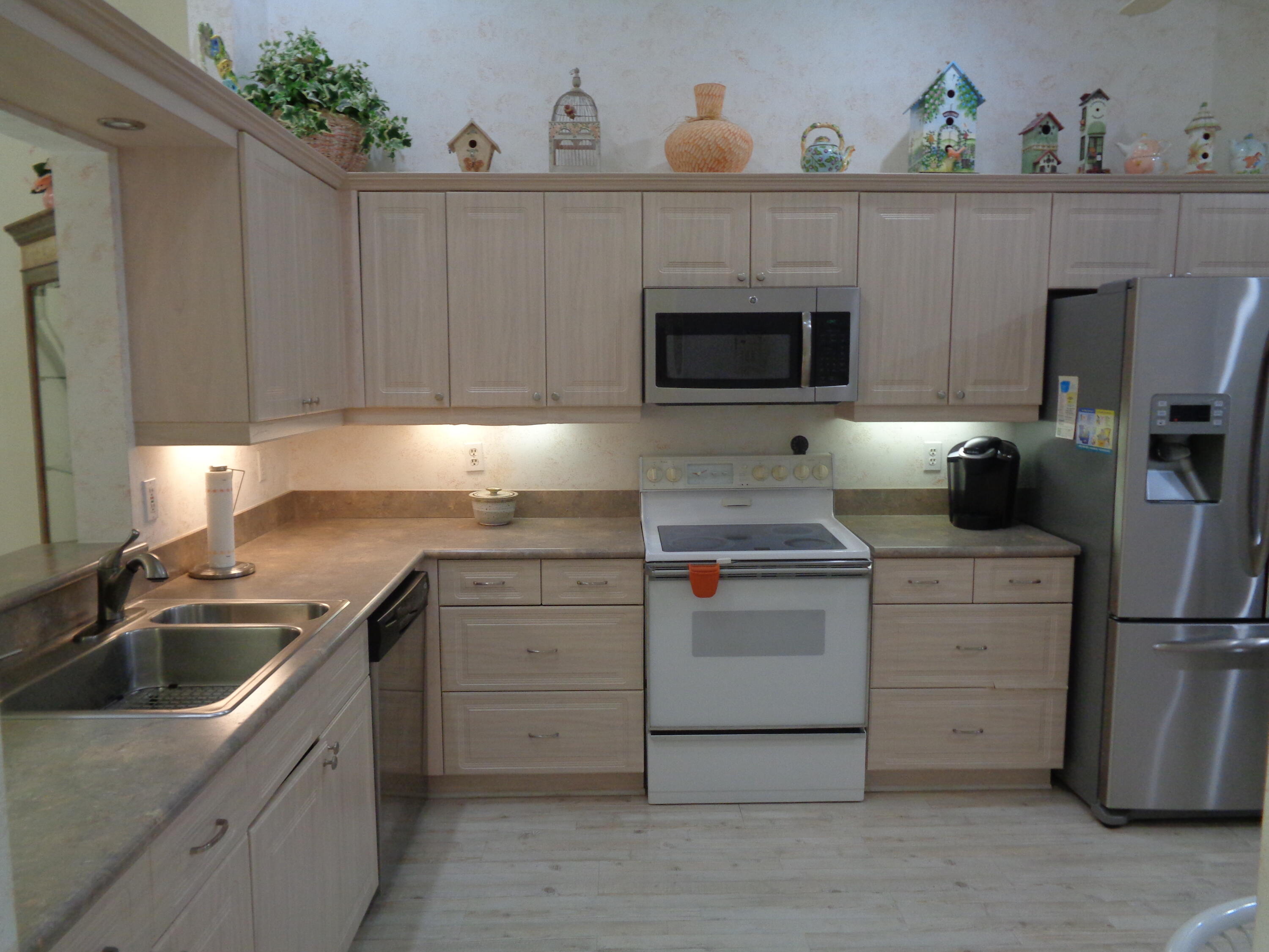 8159 Springlake Drive, Unit A Boca Raton, FL 33496 - Photo 5 of 44 Kitchen