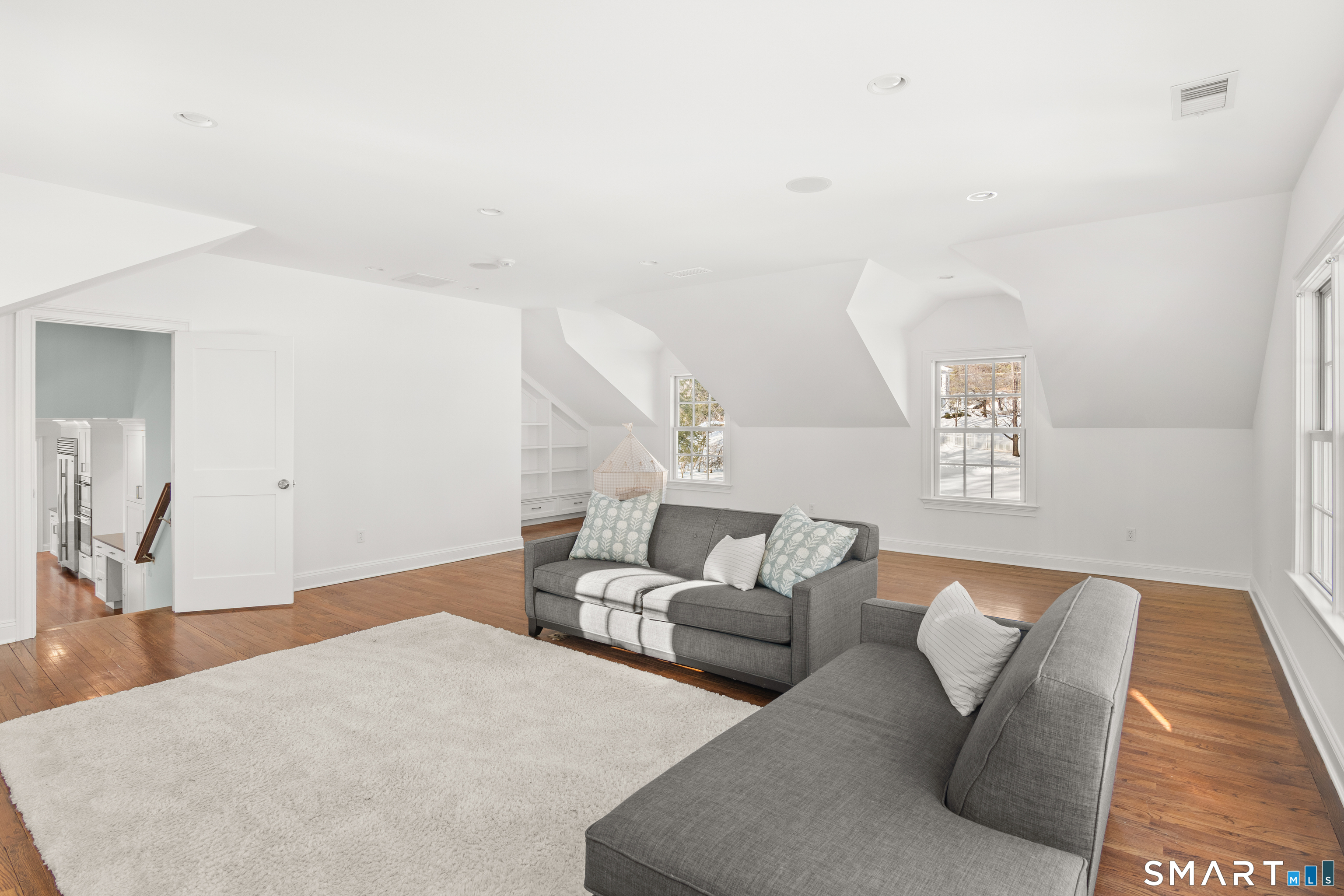 19 Circle Road Darien, CT 06820 - Photo 15 of 37