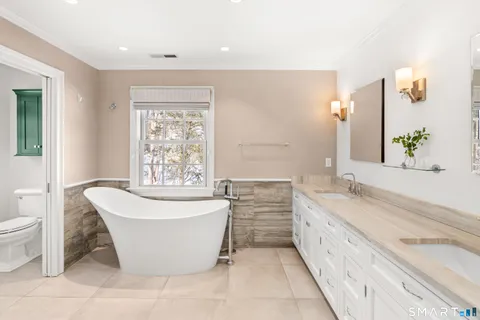 $2,695,000 | 19 Circle Road, Darien, CT 06820