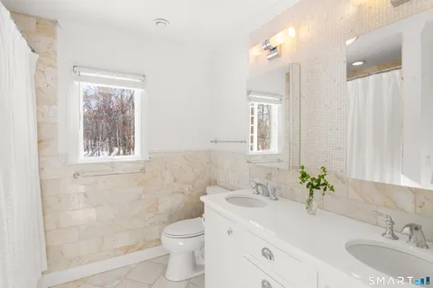 $2,695,000 | 19 Circle Road, Darien, CT 06820