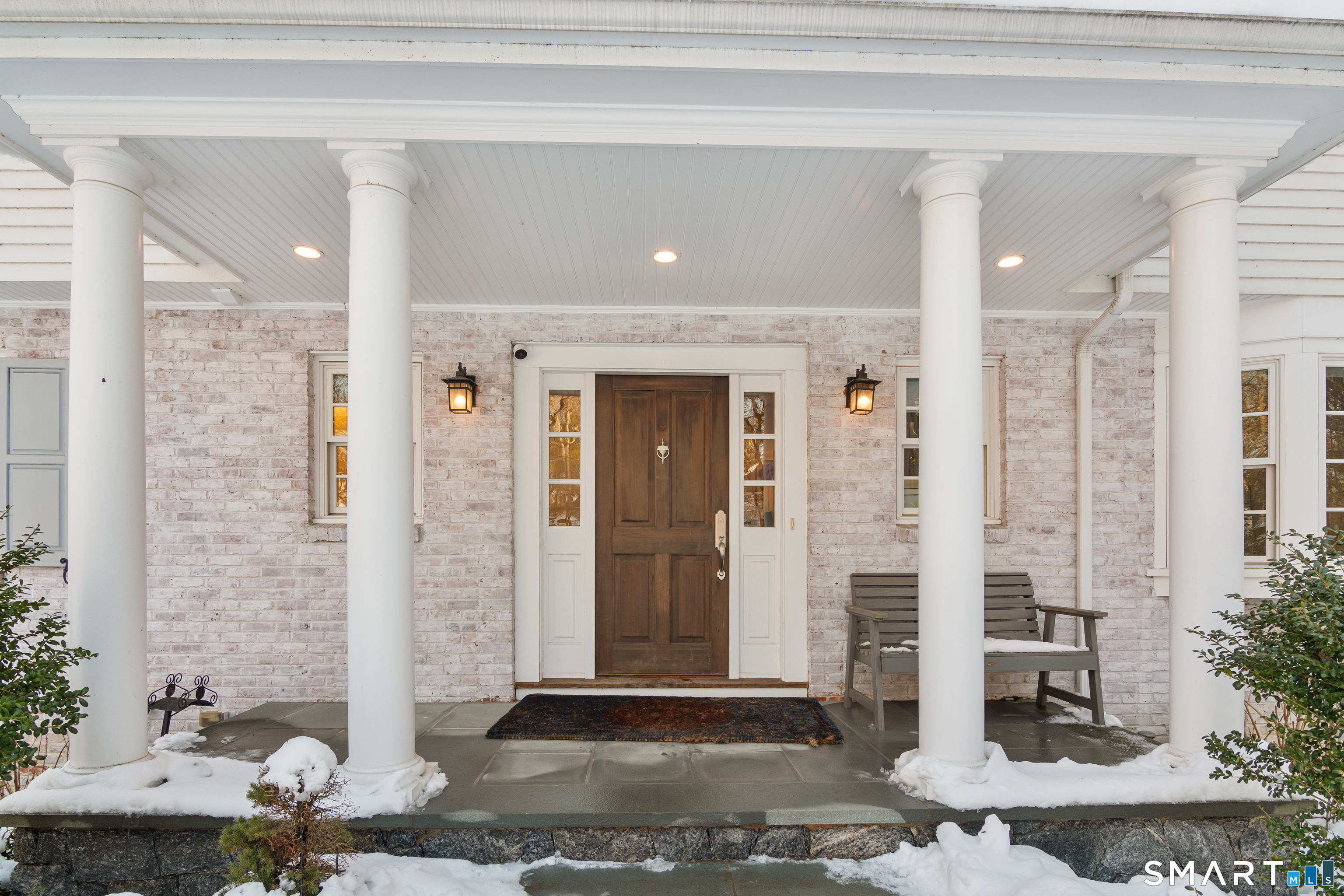 19 Circle Road Darien, CT 06820 - Photo 4 of 37