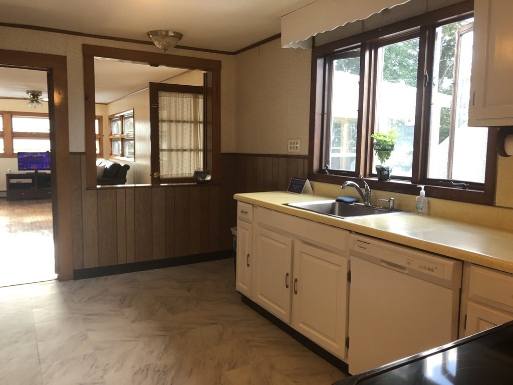 33 Hillcrest Road Braintree, MA 02184 - Photo 13 of 37 Gallery Image 13