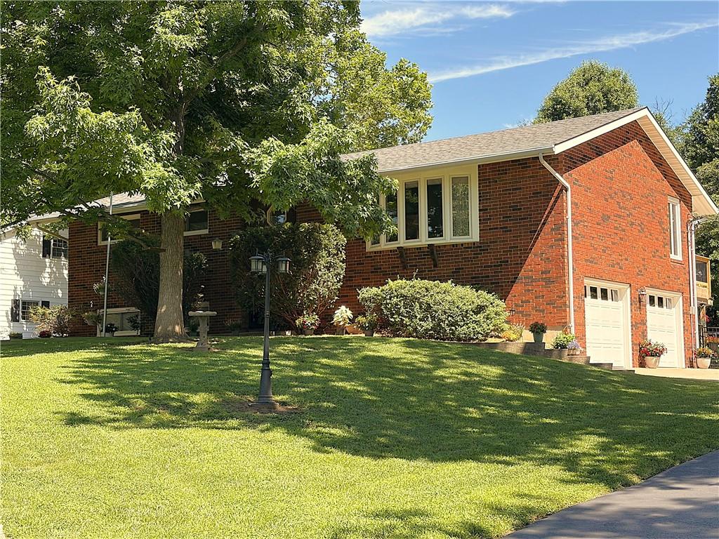 21 Southeast 215 Road Warrensburg, MO 64093 - Photo 2 of 18