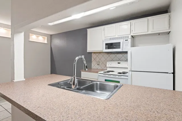 $1,395 | 2708 South 1st Street, Unit 106, Austin, TX 78704