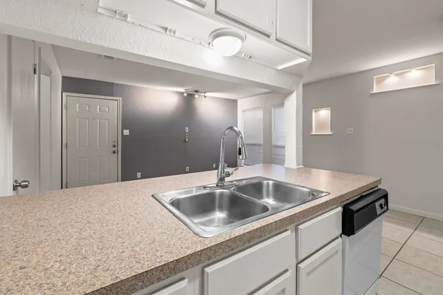 $1,395 | 2708 South 1st Street, Unit 106, Austin, TX 78704