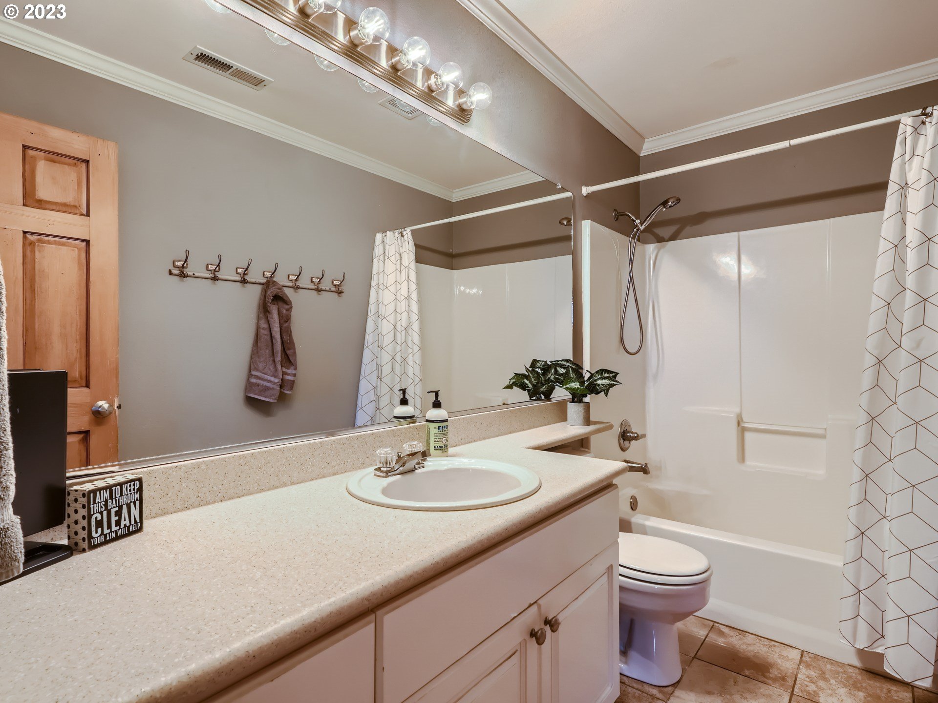 721 Northeast 40th Circle Camas, WA 98607 - Photo 24 of 29 Bathroom