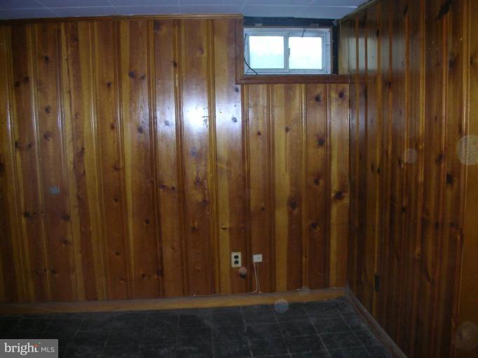 1608 Aberdeen Road Towson, MD 21286 - Photo 4 of 23 a view of a elevator