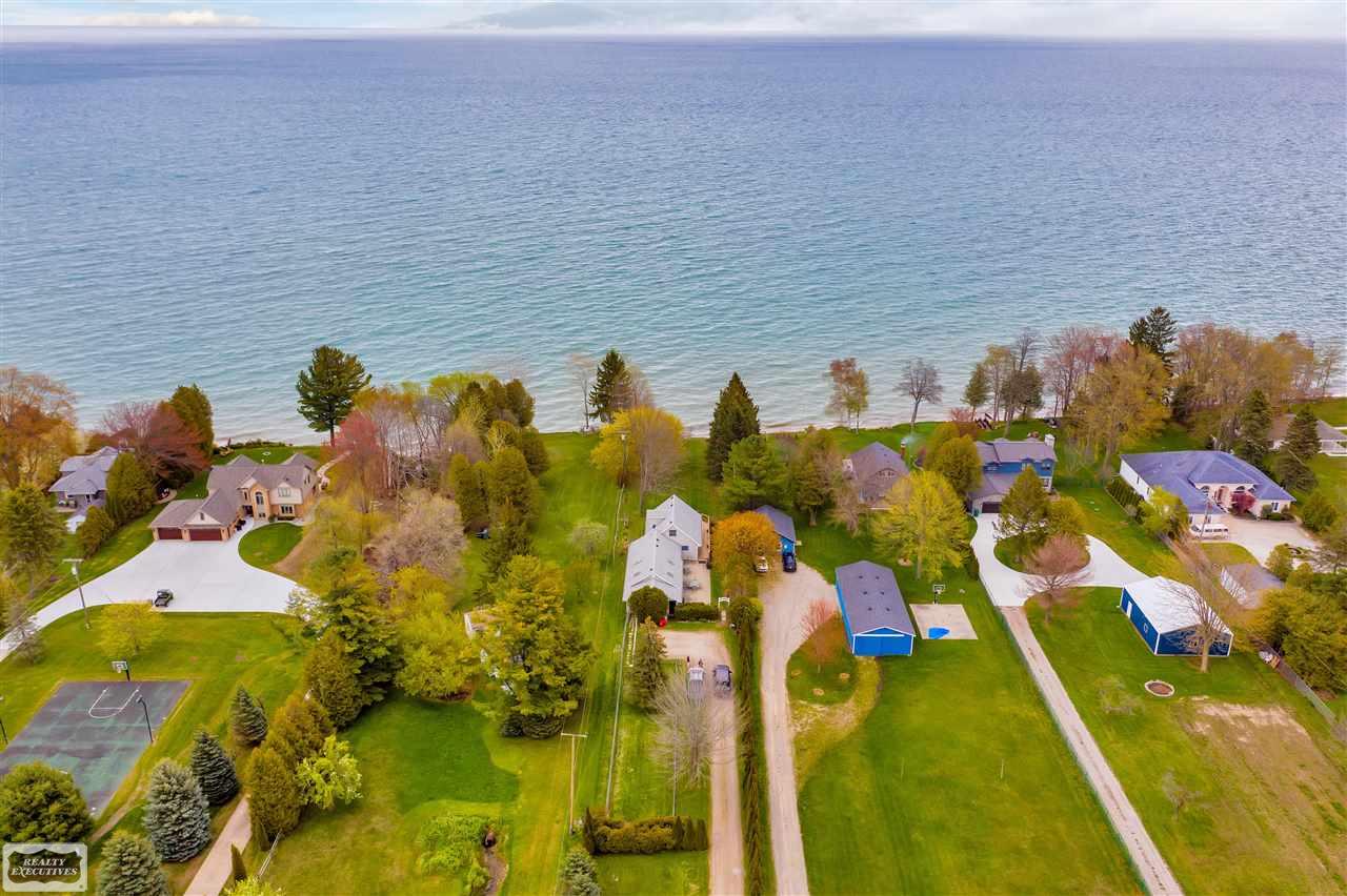 4549 Lakeshore Road Lexington, MI 48450 - Photo 38 of 46 50041034-37.JPG