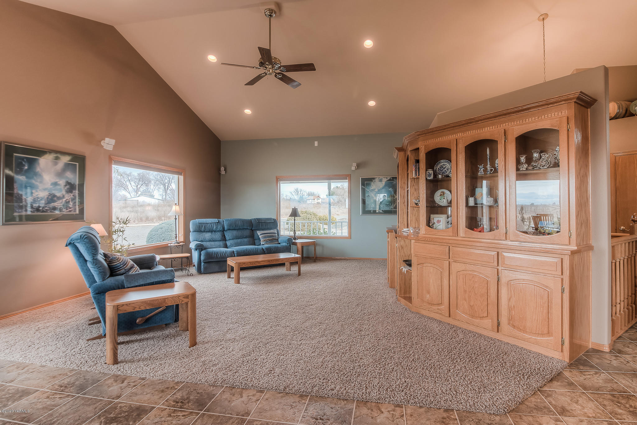 630 Belma Road Grandview, WA 98930 - Photo 13 of 71 a living room with furniture and a window