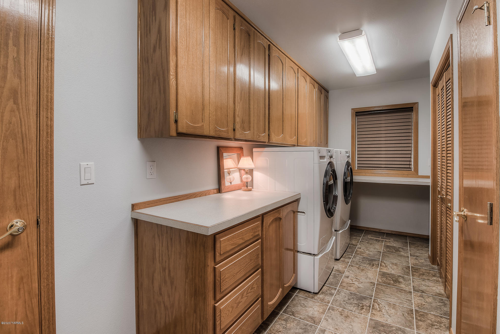 630 Belma Road Grandview, WA 98930 - Photo 24 of 71 a utility room with cabinets