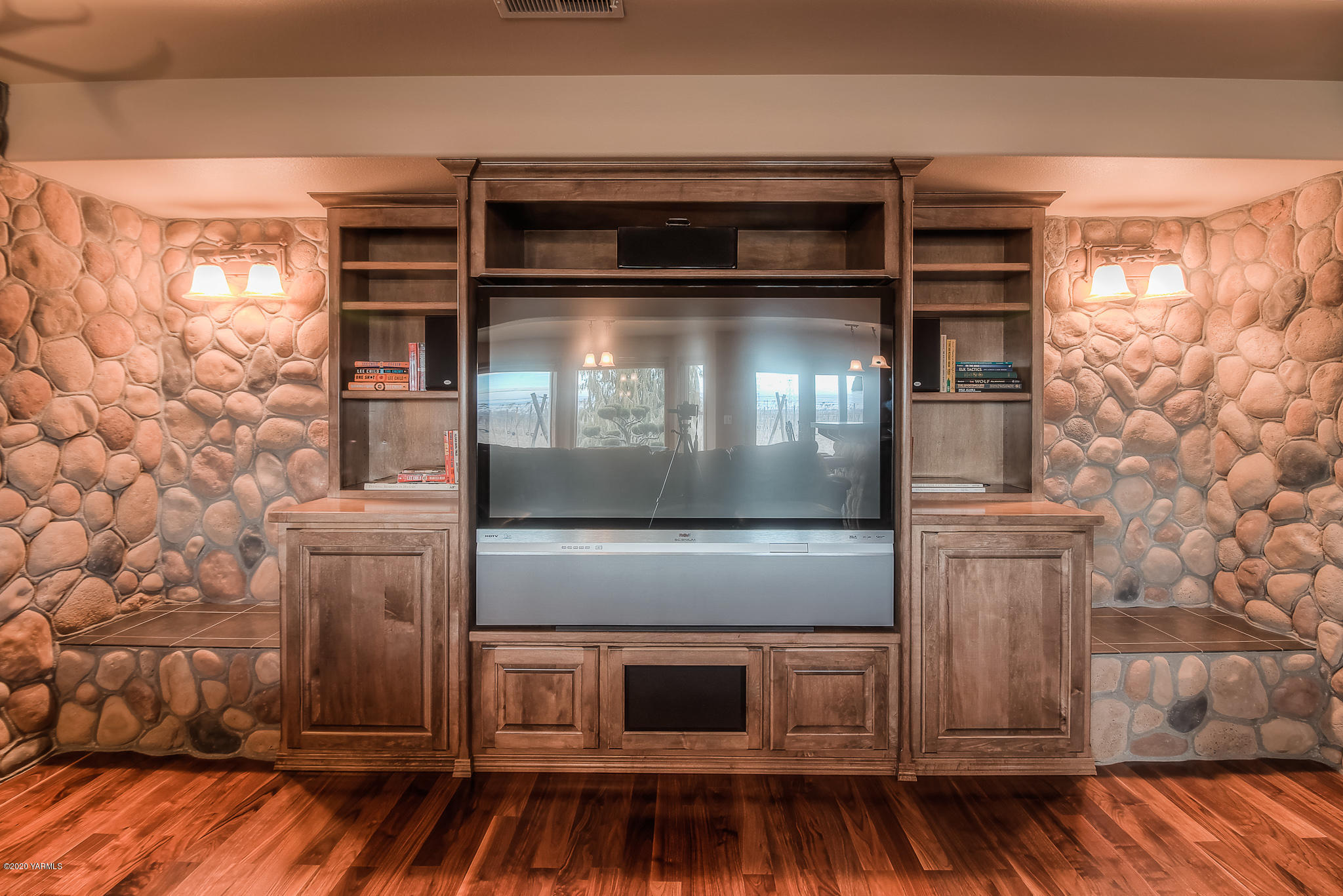 630 Belma Road Grandview, WA 98930 - Photo 32 of 71 a kitchen with stainless steel appliances wooden cabinets and a stove top oven