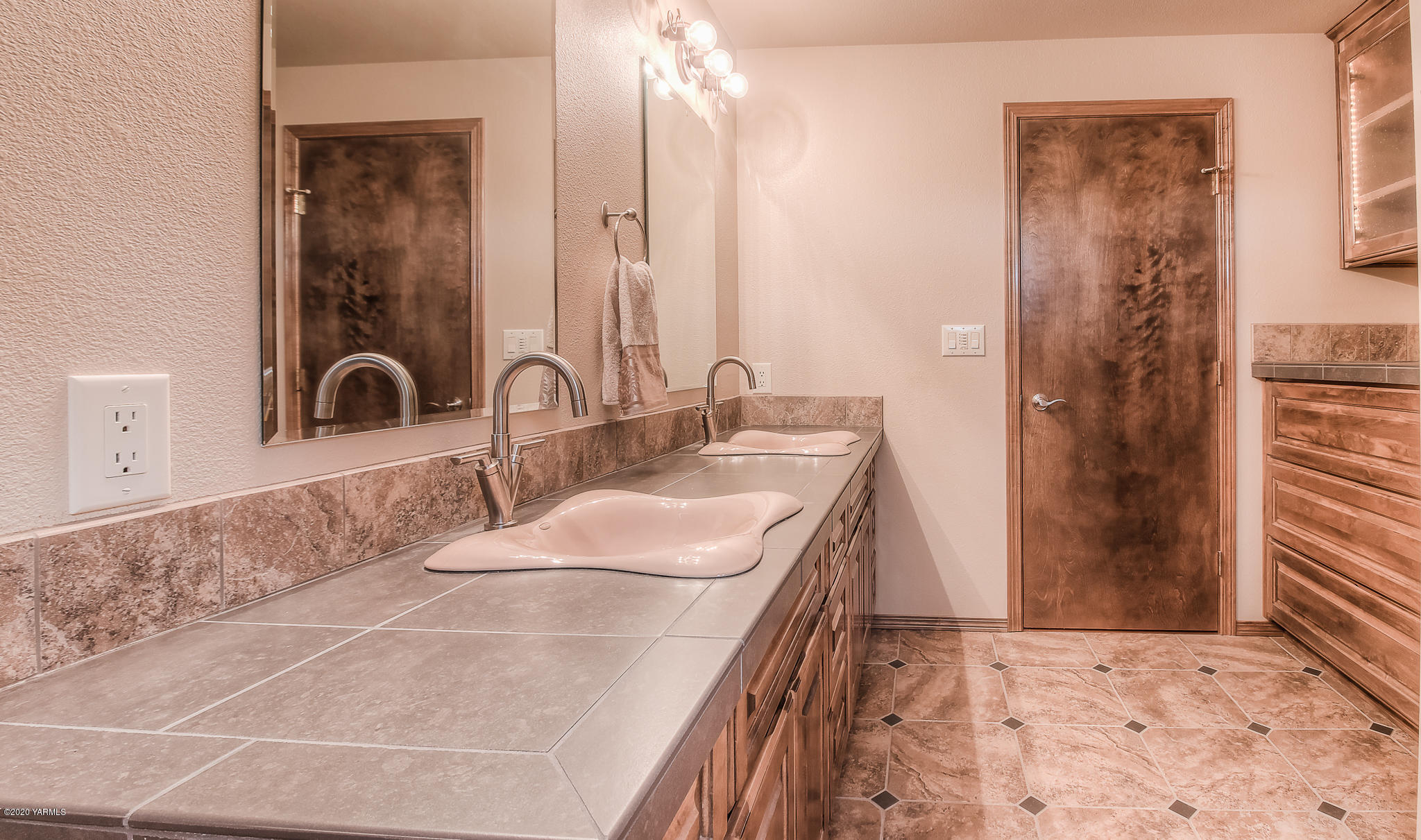 630 Belma Road Grandview, WA 98930 - Photo 36 of 71 a bathroom with a sink and a mirror