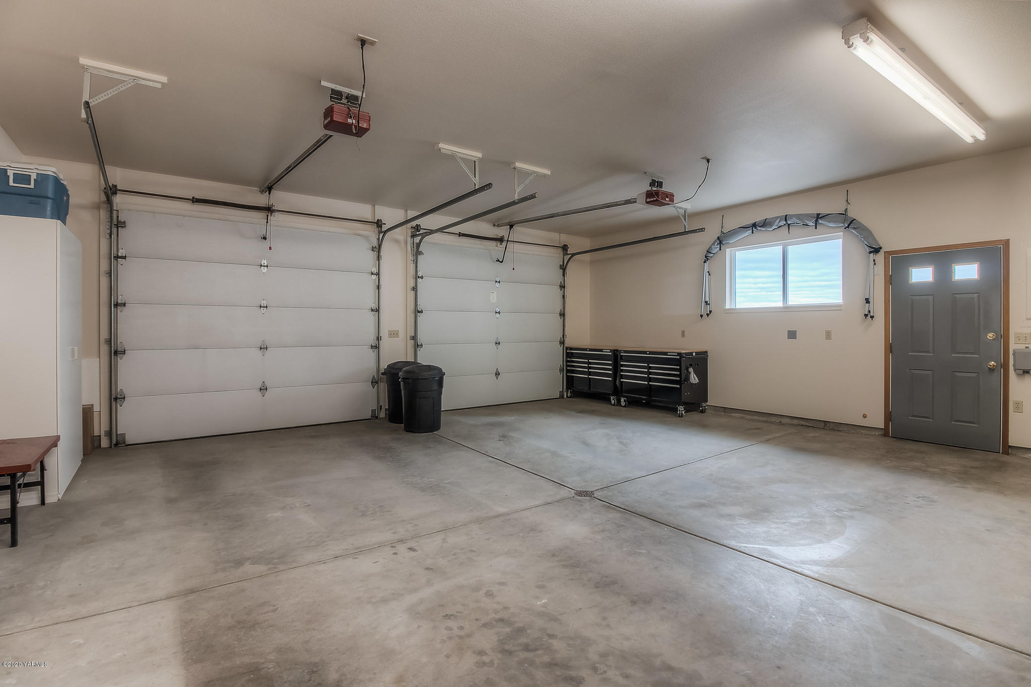 630 Belma Road Grandview, WA 98930 - Photo 42 of 71 a view of a car garage