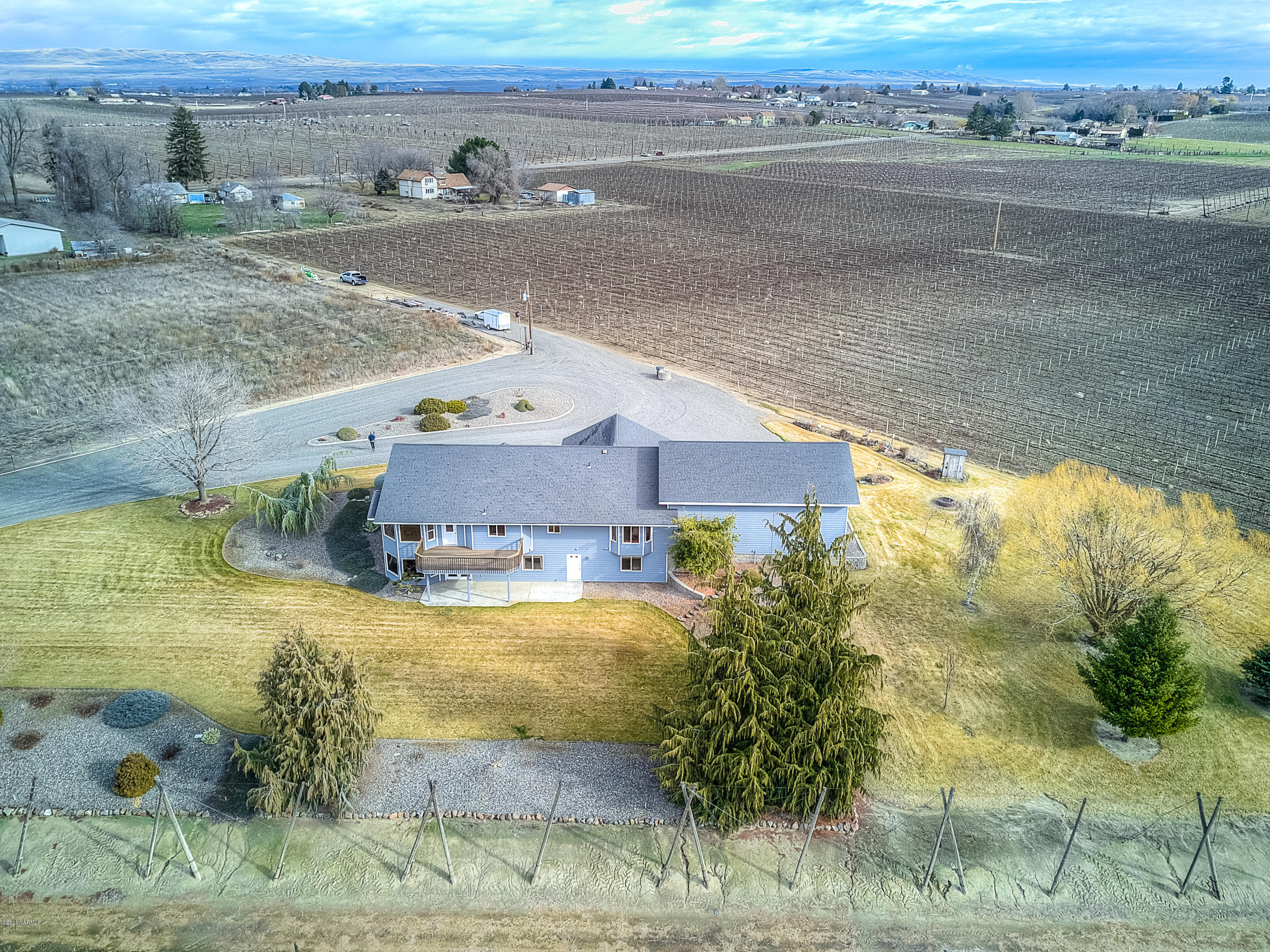 630 Belma Road Grandview, WA 98930 - Photo 50 of 71 an aerial view of a house