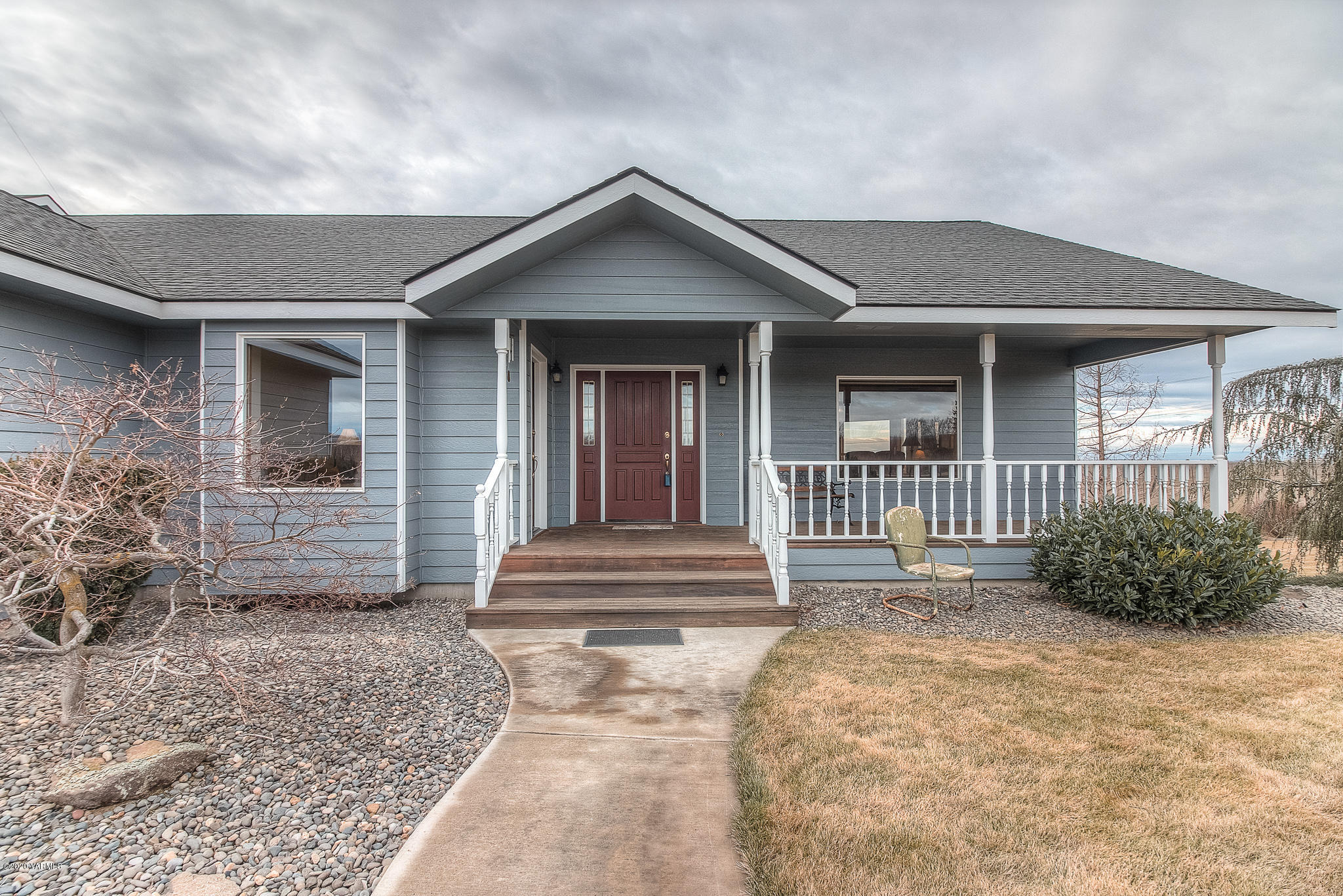 630 Belma Road Grandview, WA 98930 - Photo 55 of 71 a front view of a house with garden