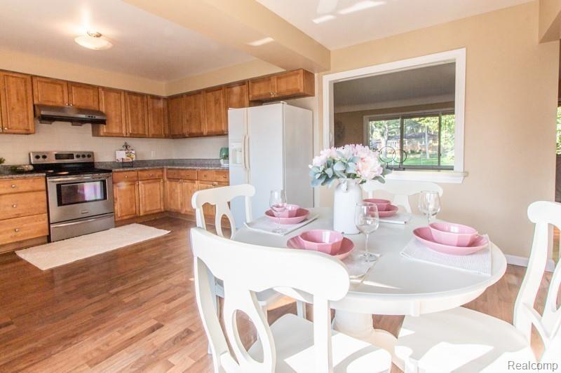 6302 Donaldson Road Troy, MI 48085 - Photo 12 of 22 03 kitchen 2.jpg