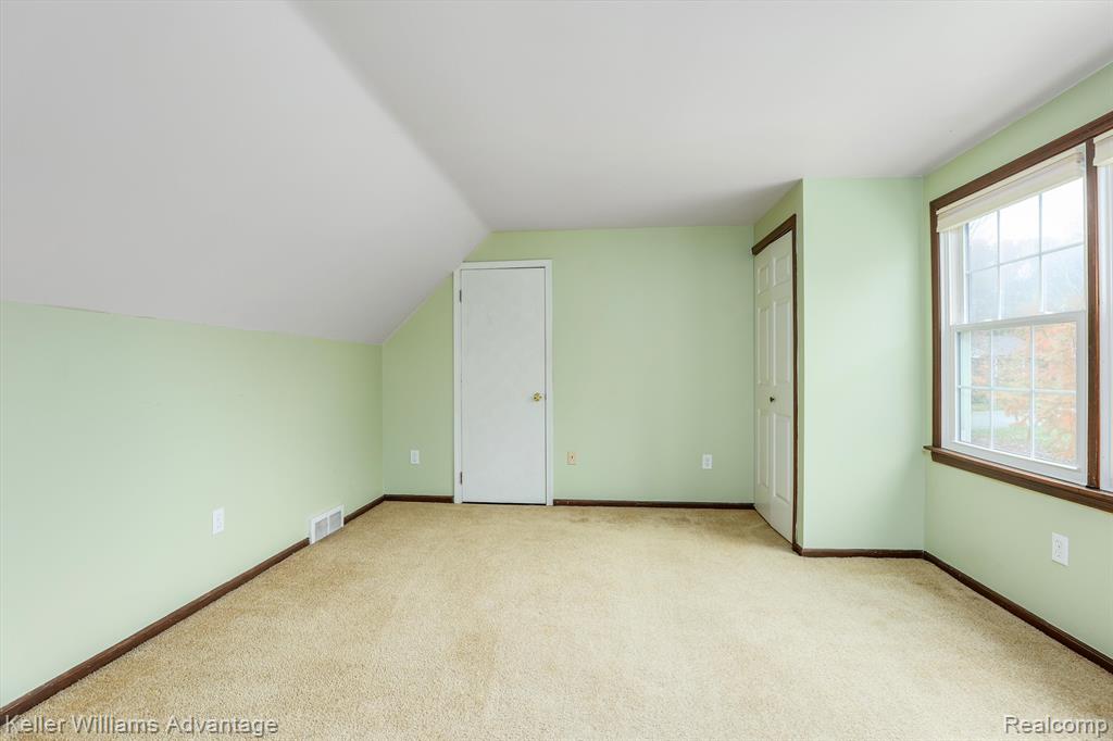 229 Aintree Road Rochester, MI 48306 - Photo 18 of 40