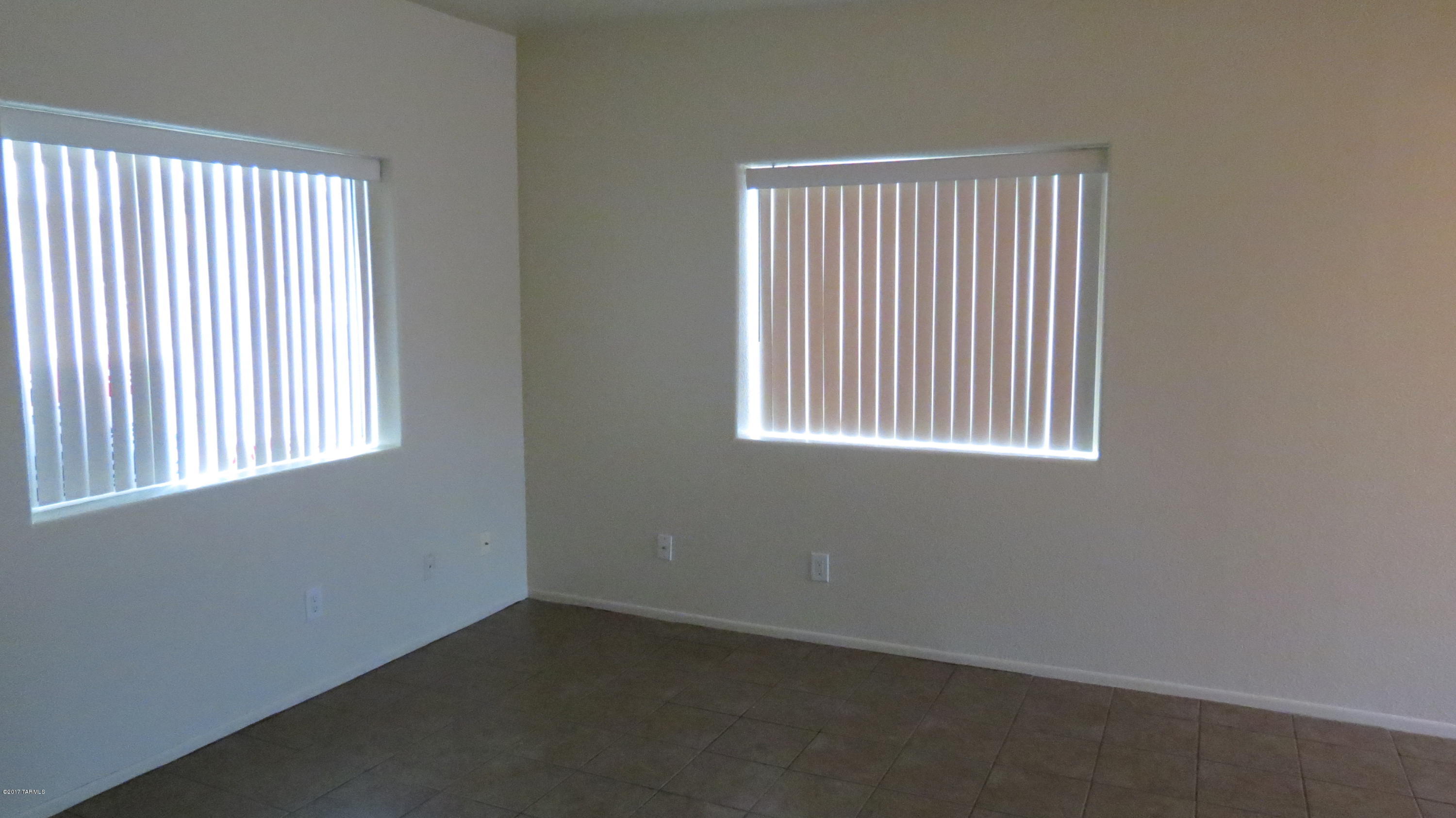 211 West Roger Road Tucson, AZ 85705 - Photo 7 of 14