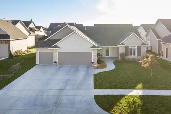 $392,500 | 1362 Lookout Circle, Derby, KS 67037