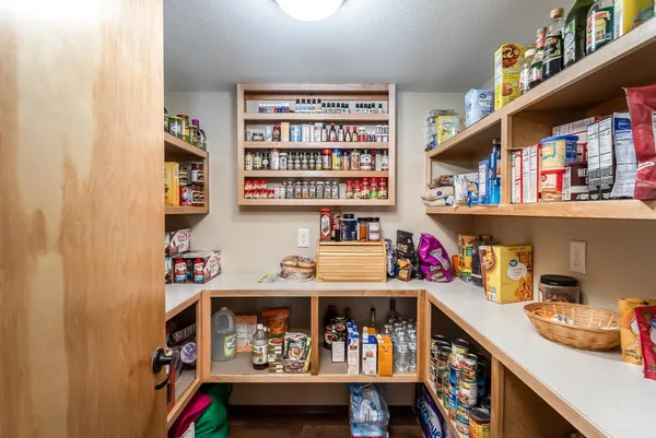 $392,500 | 1362 Lookout Circle, Derby, KS 67037