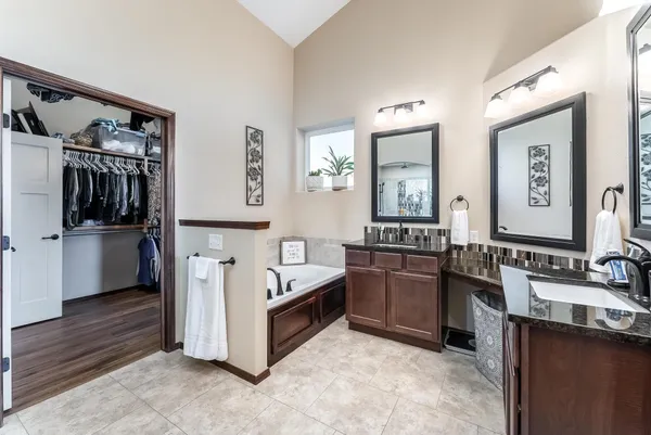 $392,500 | 1362 Lookout Circle, Derby, KS 67037