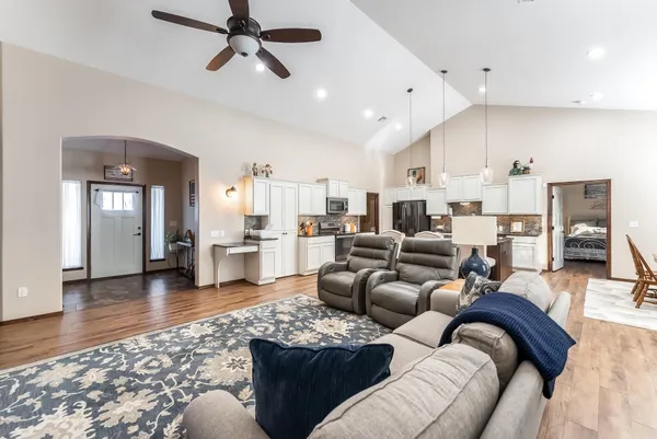 $392,500 | 1362 Lookout Circle, Derby, KS 67037