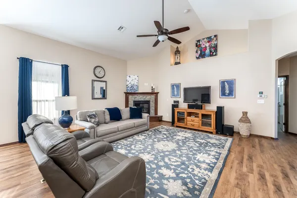 $392,500 | 1362 Lookout Circle, Derby, KS 67037