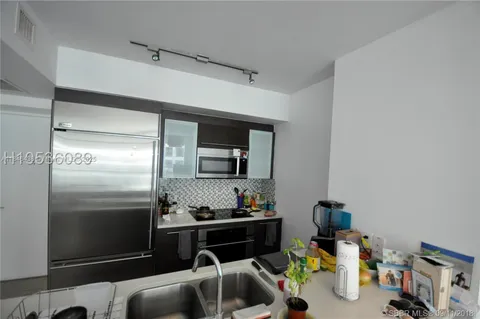 $3,200 | 500 Brickell Avenue, Unit 2204, Miami, FL 33131