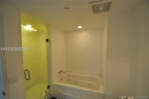 $3,200 | 500 Brickell Avenue, Unit 2204, Miami, FL 33131