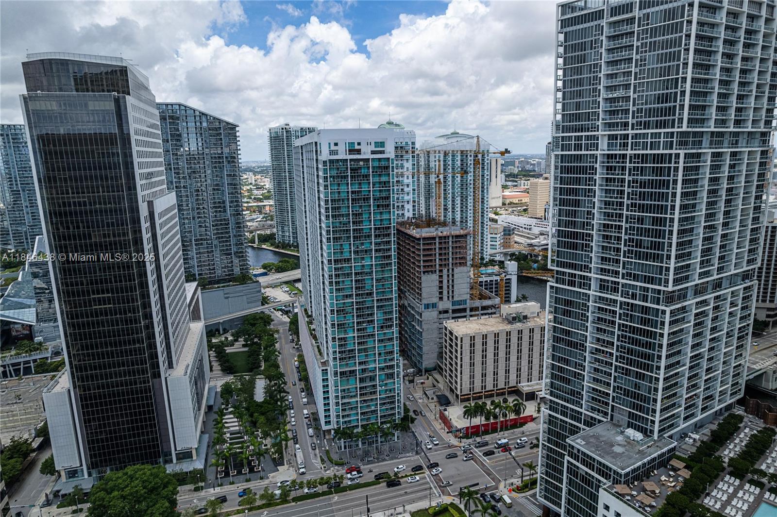500 Brickell Avenue, Unit 2204 Miami, FL 33131 - Photo 4 of 19 a view of a building