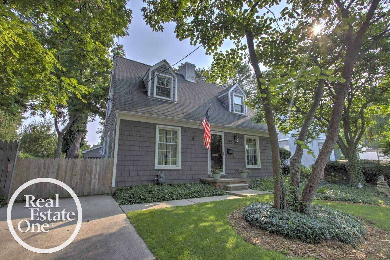 212 Moross Road Grosse Pointe Farms, MI 48236 - Photo 2 of 47