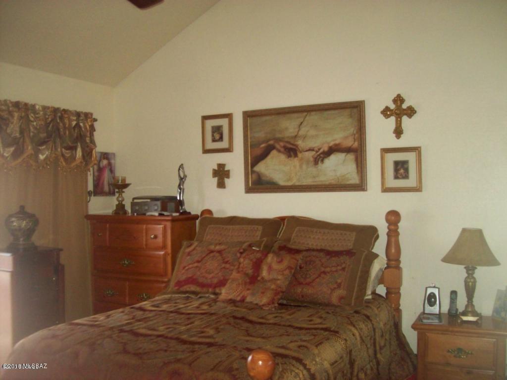 84 Paraiso Court Rio Rico, AZ 85648 - Photo 12 of 18 Gallery Image 12