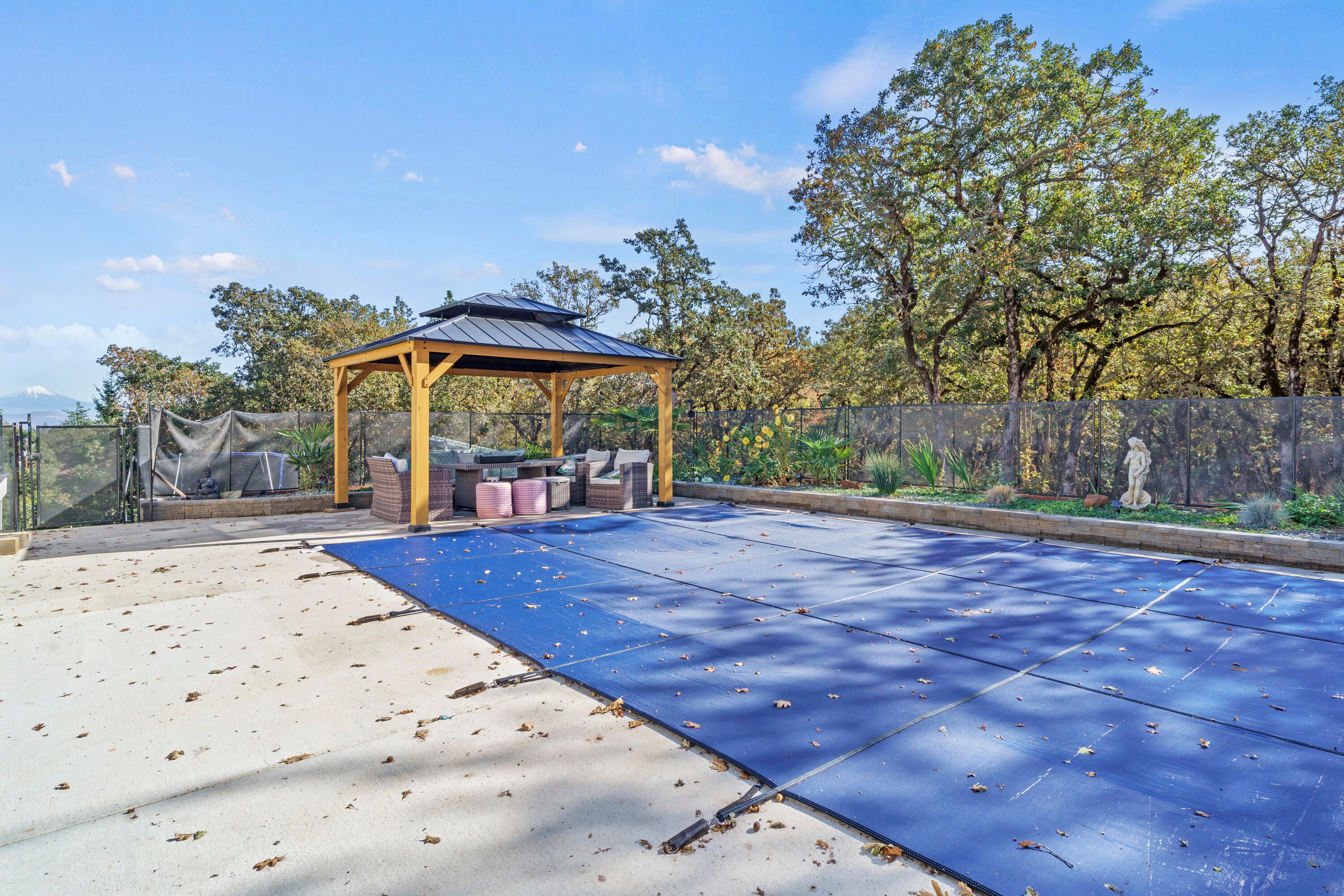 4871 Old Stage Road Central Point, OR 97502 - Photo 36 of 48 Safety covered pool