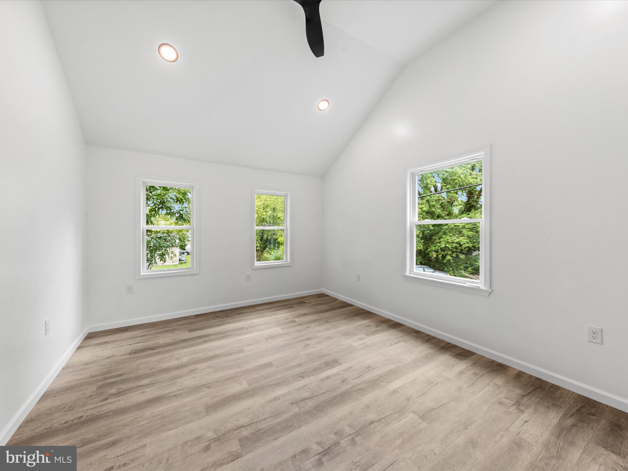 700 Moores Avenue Cambridge, MD 21613 - Photo 23 of 44 Larger Primary 4th bedroom with Cathedral ceilings