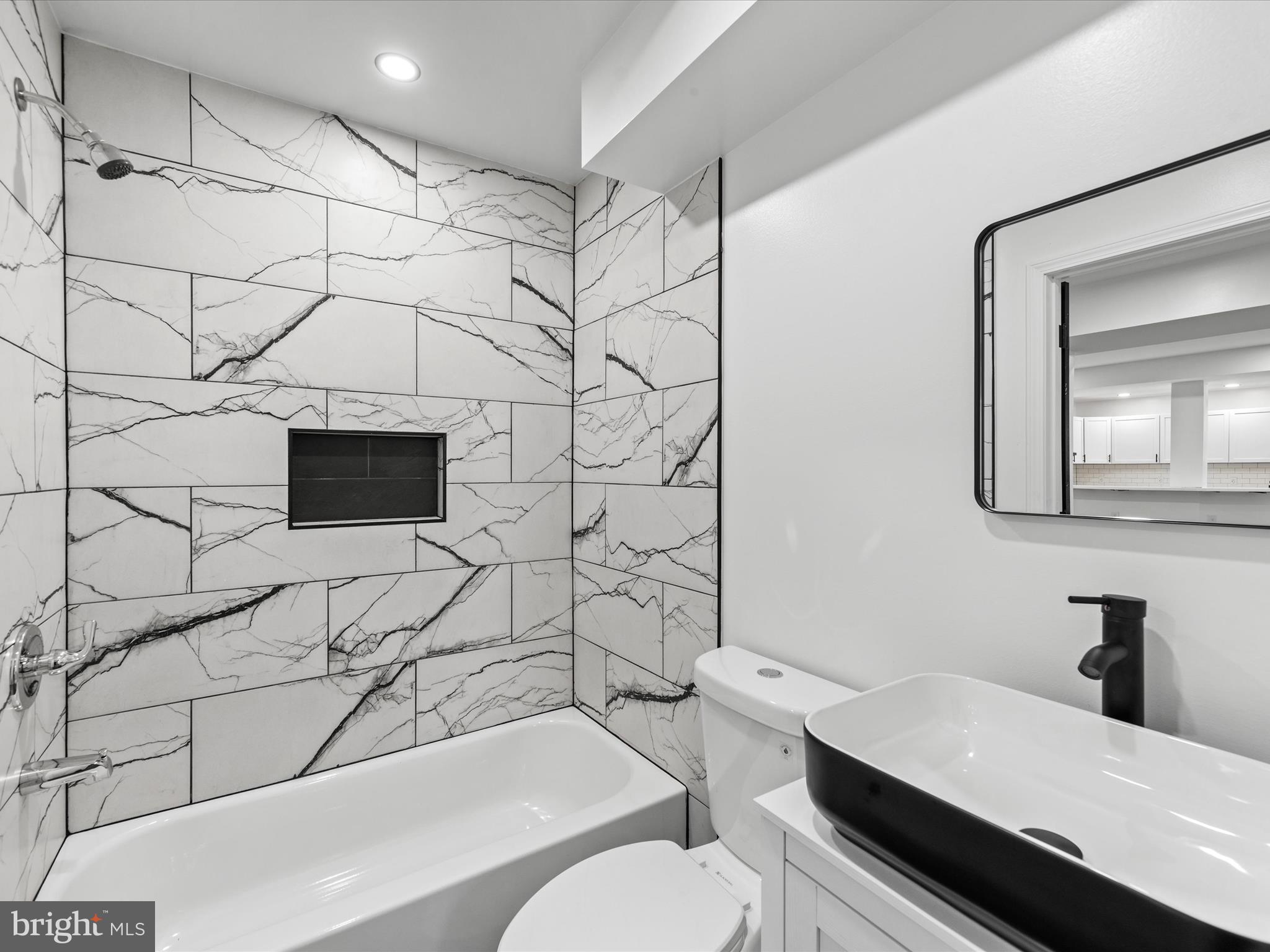 700 Moores Avenue Cambridge, MD 21613 - Photo 33 of 44 Downstairs bathroom for guests