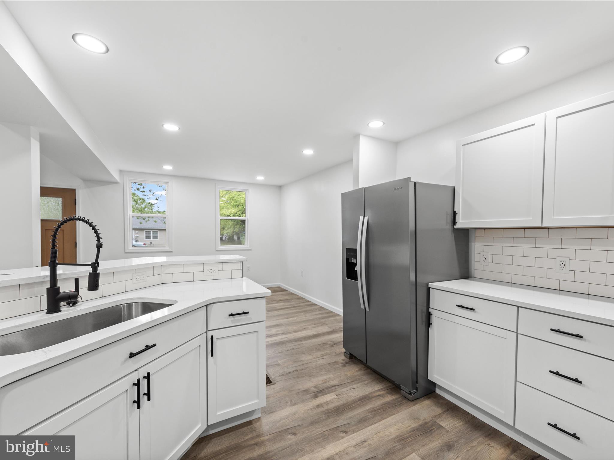 700 Moores Avenue Cambridge, MD 21613 - Photo 7 of 44 View in to dining area