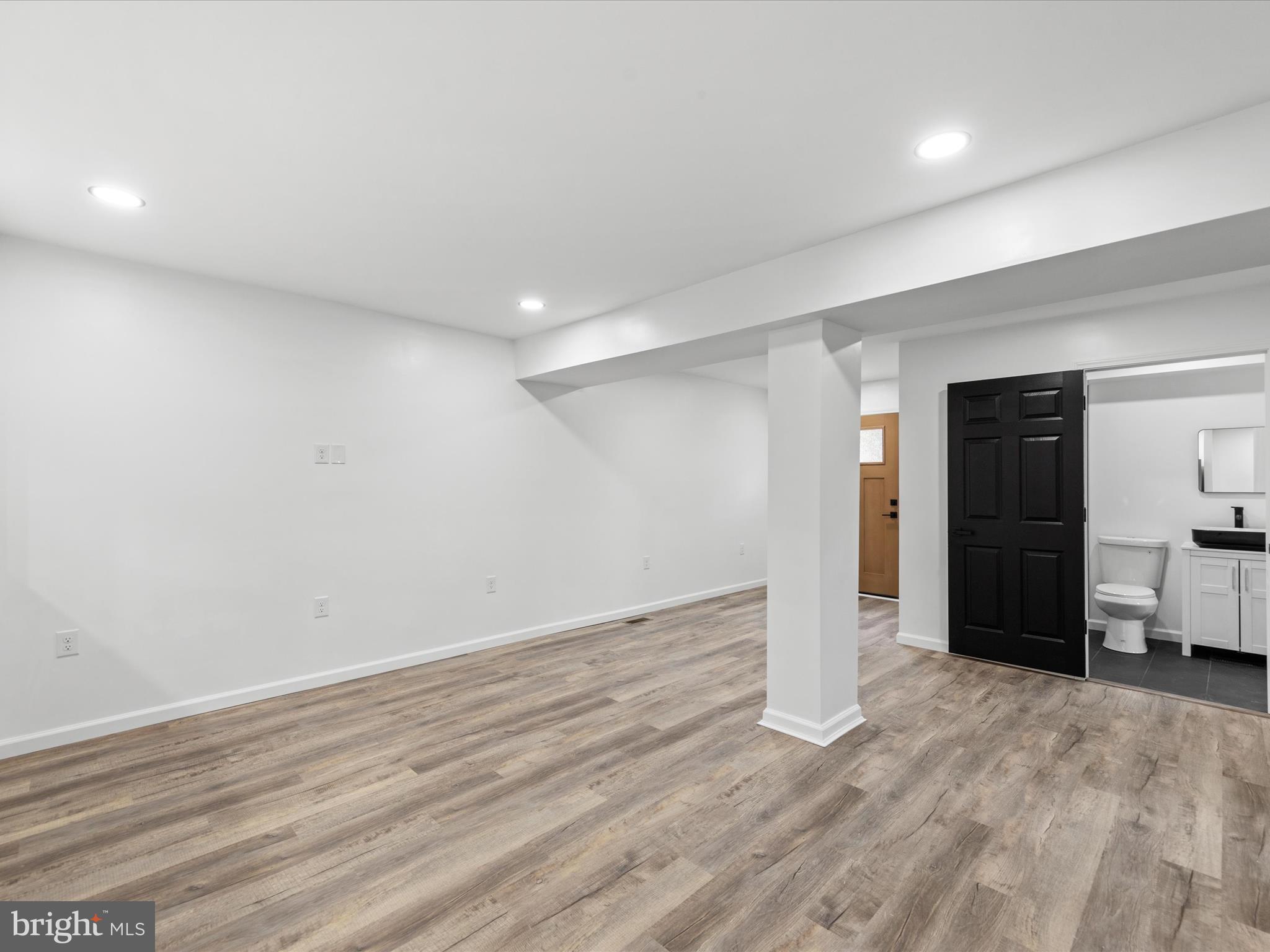 700 Moores Avenue Cambridge, MD 21613 - Photo 8 of 44 Living/Entertainment area