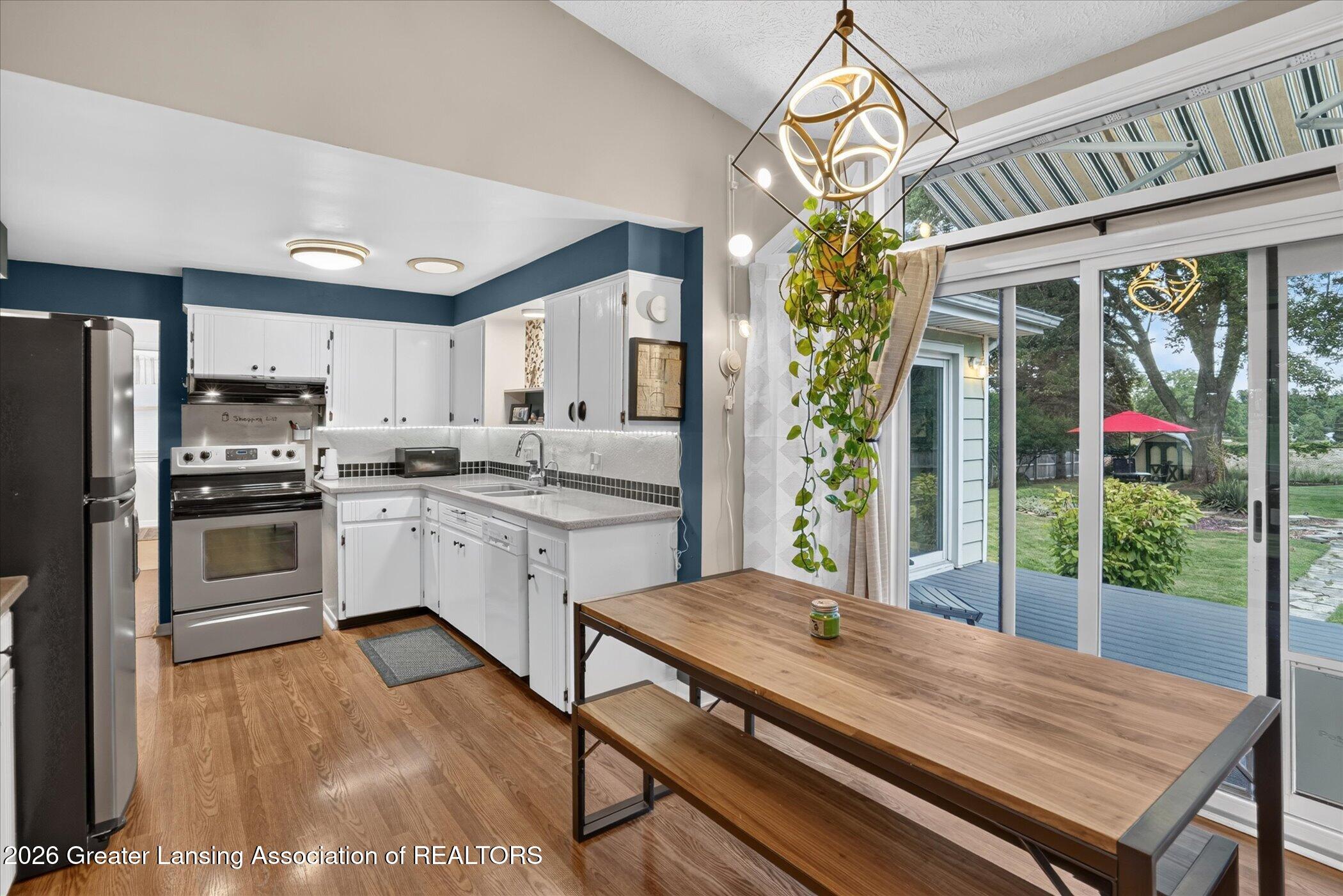 928 Robins Road Lansing, MI 48917 - Photo 9 of 51